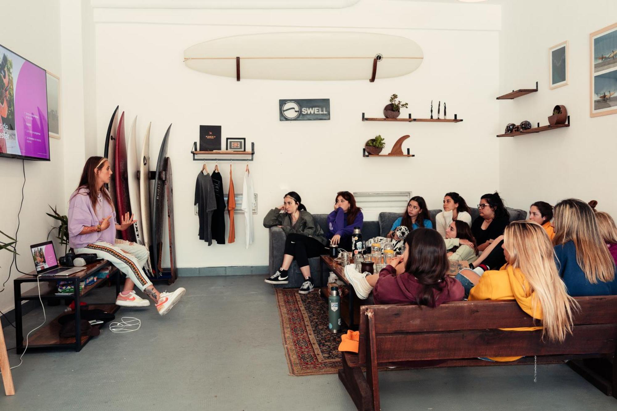 Swell Surf House Hostel Чападмалал Екстериор снимка